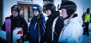 elever med deres ski