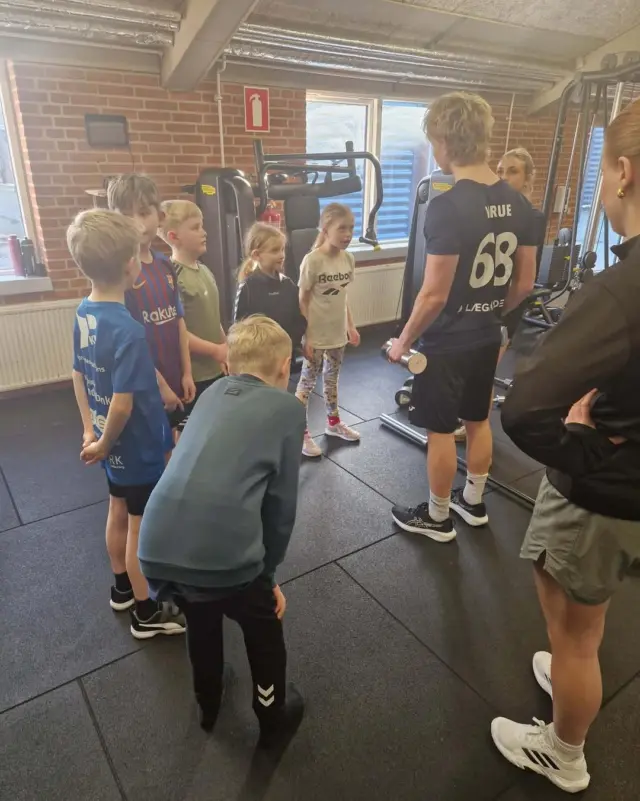 Gennem hele ugen har foreninger i nærområdet haft besøg af elever fra Lægården, som gennem faget MUVE har fået indsigt i hvordan man strukturerer og udfører en træning med børn, og som en naturlig afslutning på det, skulle de ud og prøve deres træninger af på rigtige herlige børn😅😊👧👦